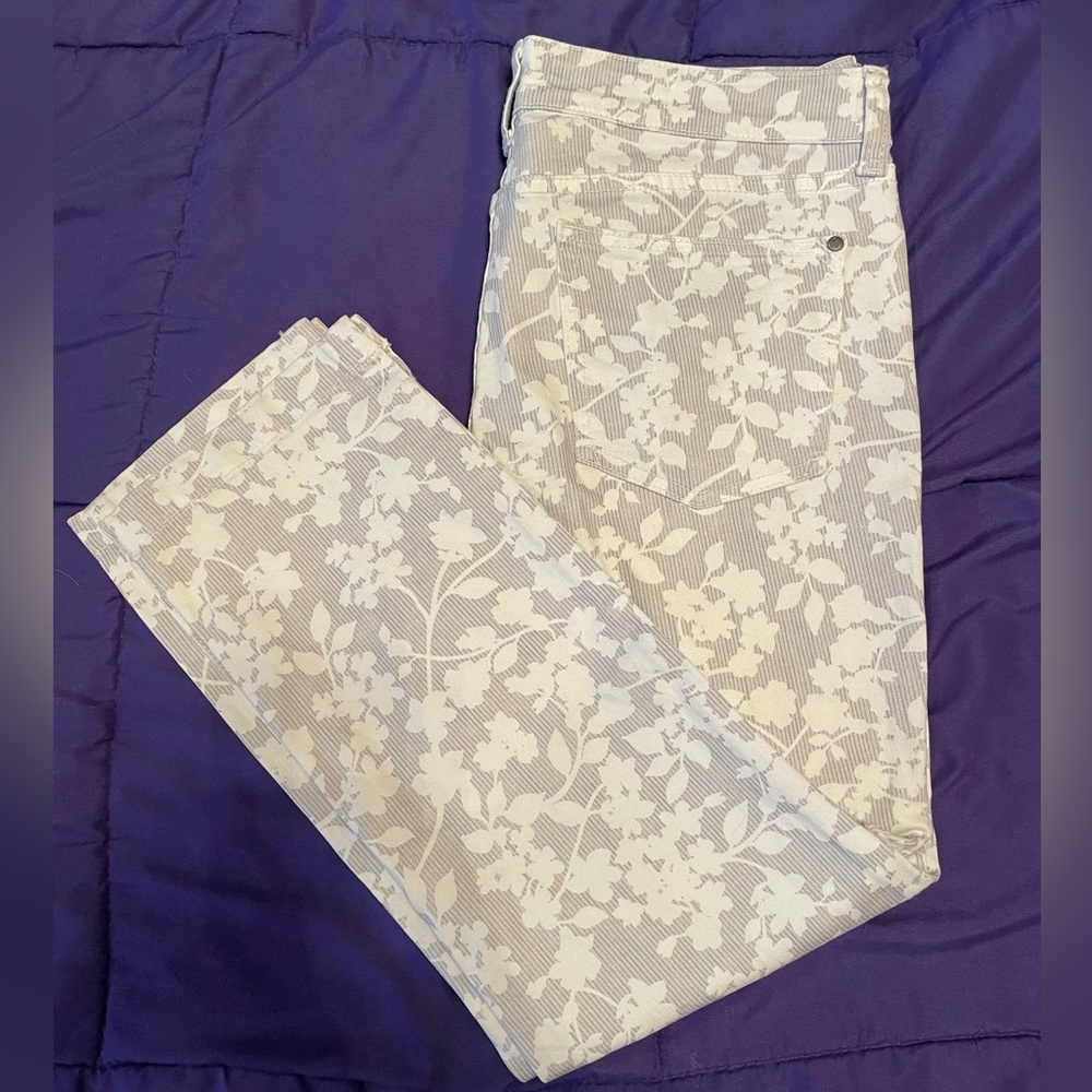 Pilcro & the Letterpress Stet Gray Floral Crop Pants